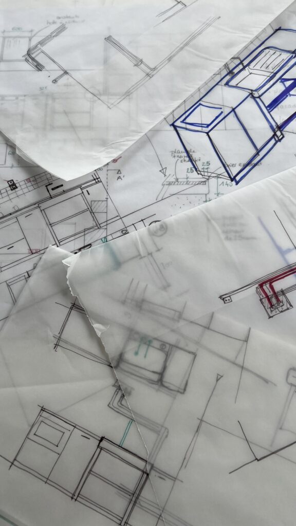 plans à la main d'architecte